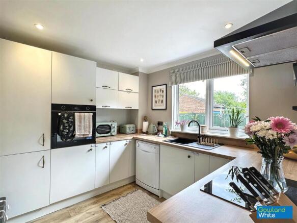 4 bed Detached for sale Image 3