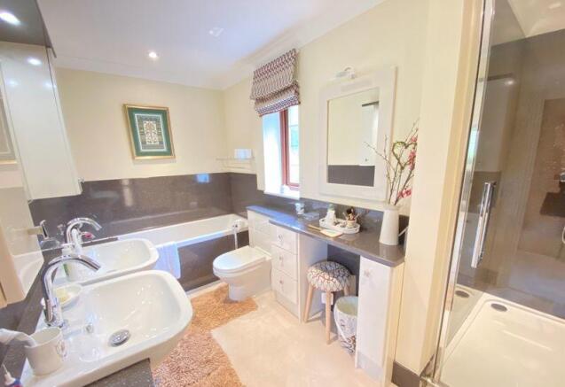 The En-Suite B...