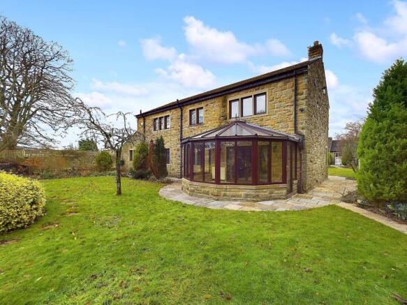 4 bed Detached to rent Image 2