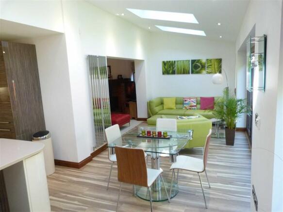 LIVING /DINING ROOM