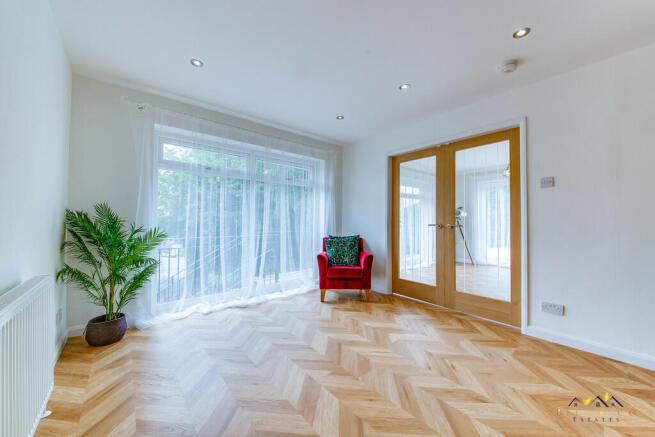 4 bed Detached Bungalow for sale Image 10
