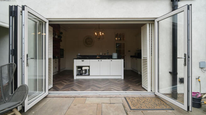 5 bed Terraced for sale Image 5