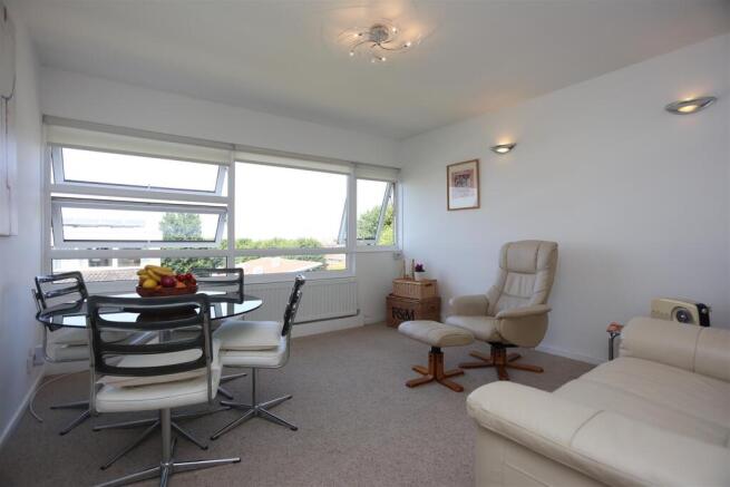 47 Park Gate Living Room (1).JPG