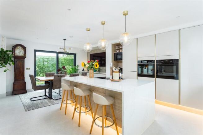 4 bed Semi-Detached for sale Image 5