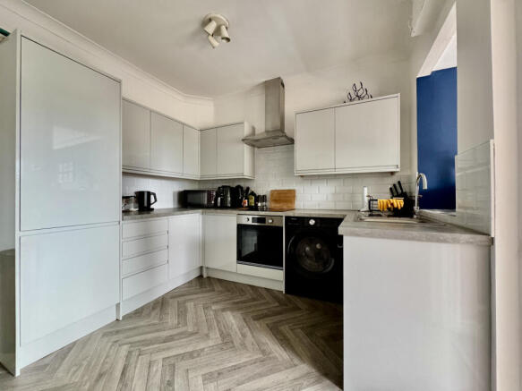 3 bed Terraced to rent Image 4