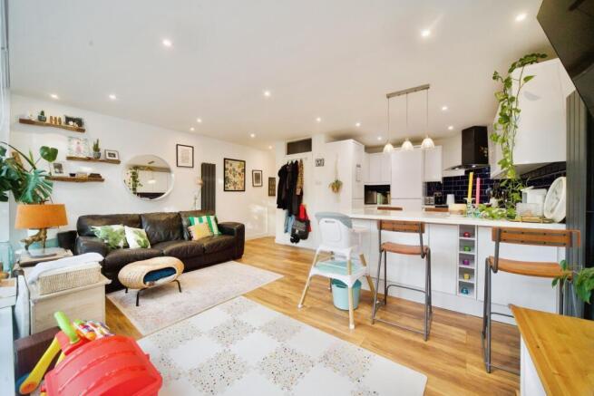 LIVING ROOM AREA