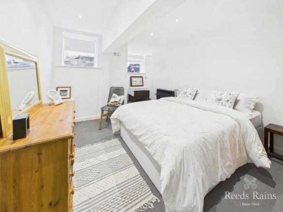 3 bed Apartment for sale Image 7