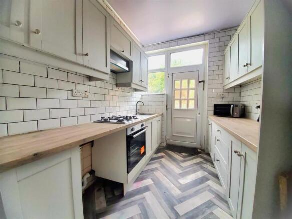 3 bed Detached to rent Image 4