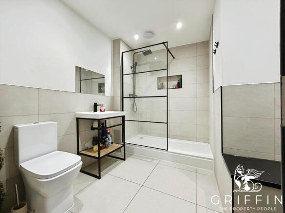 e7756047communal20bathroom