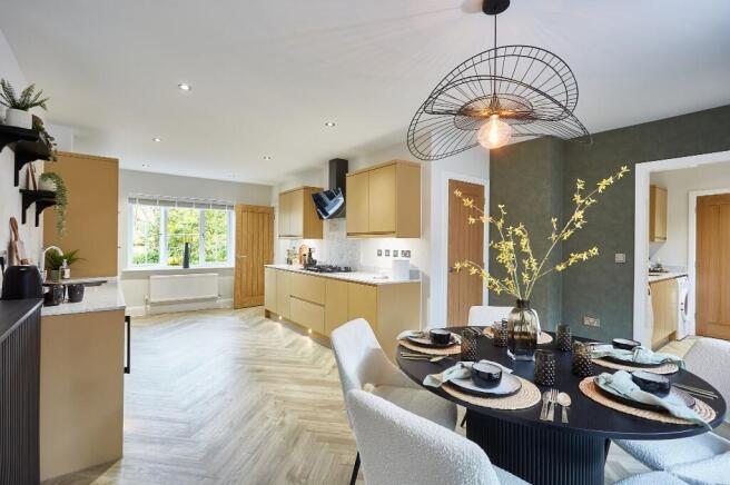 5 bed Detached for sale Image 4