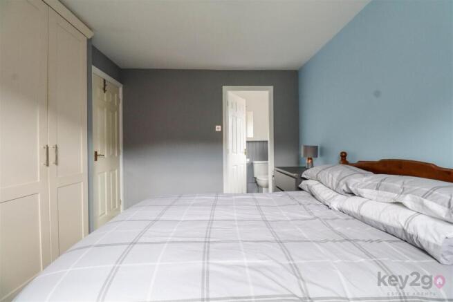 4 bed Detached for sale Image 11