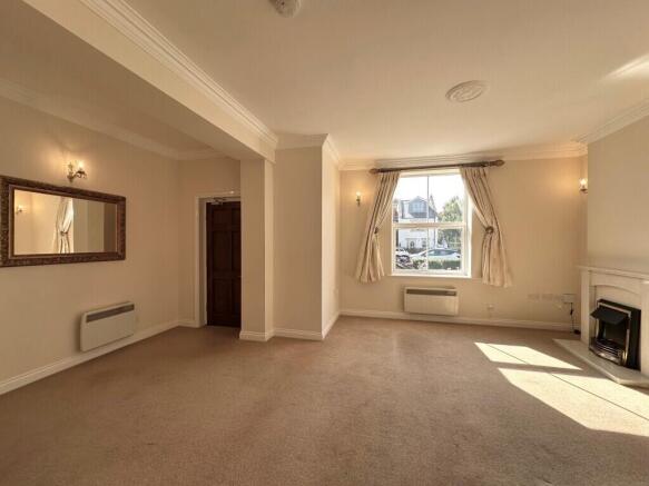 2 bed Apartment to rent Image 2