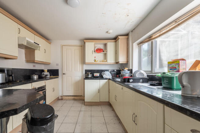 4 bed House of Multiple Occupation for sale Image 7