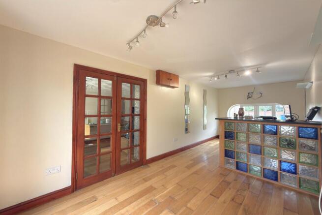 4 bed House for sale Image 6