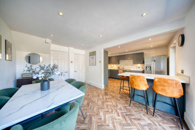 Kitchen / Dining Room (3)