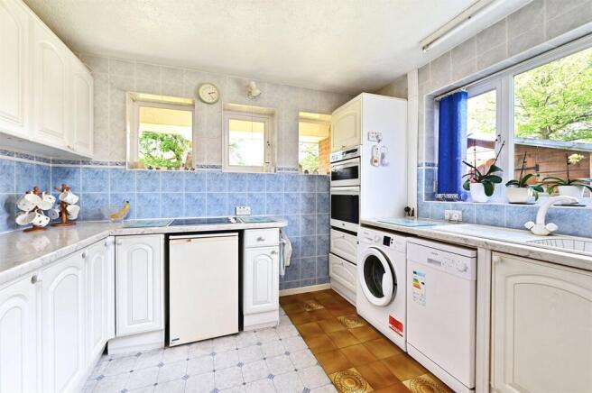 Mytchett Road, Mytchett, Camberley, Surrey, GU16 photo 4