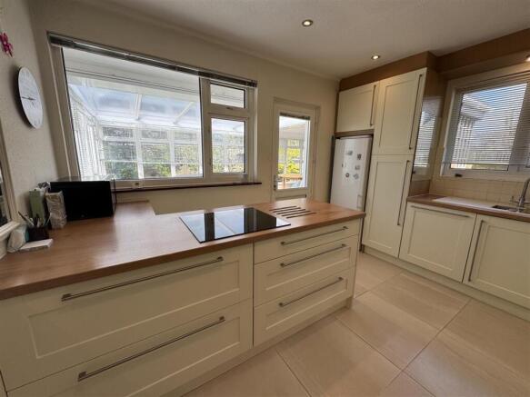 FITTED KITCHEN BREAKFAST ROOM