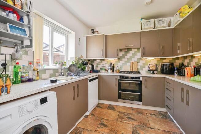4 bed Detached for sale Image 5