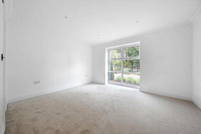 2 bed Flat to rent Image 12