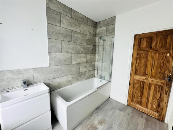 Bathroom1.jpg