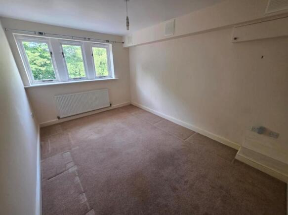 2 bed Apartment to rent Image 6