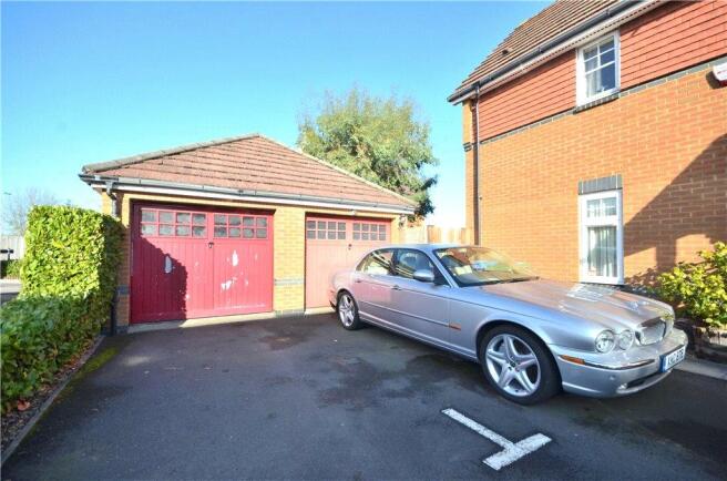 Garage & Parking