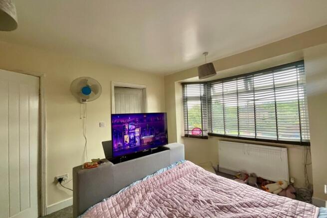 4 bed Semi-Detached for sale Image 12