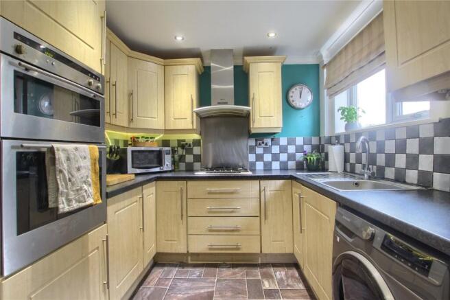 3 bed Semi-Detached for sale Image 6