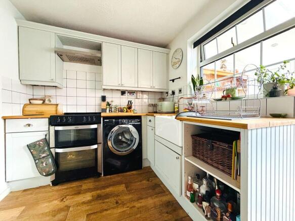 2 bed Semi-Detached for sale Image 11