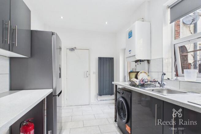 1 bed Terraced to rent Image 6