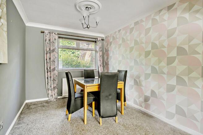 5 bed Detached for sale Image 4