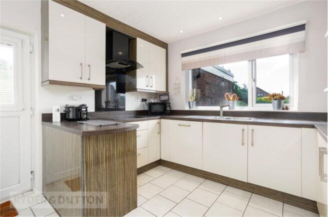 4 bed Detached for sale Image 9