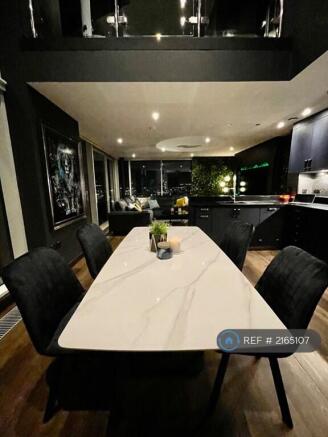 2 bed Penthouse to rent Image 4