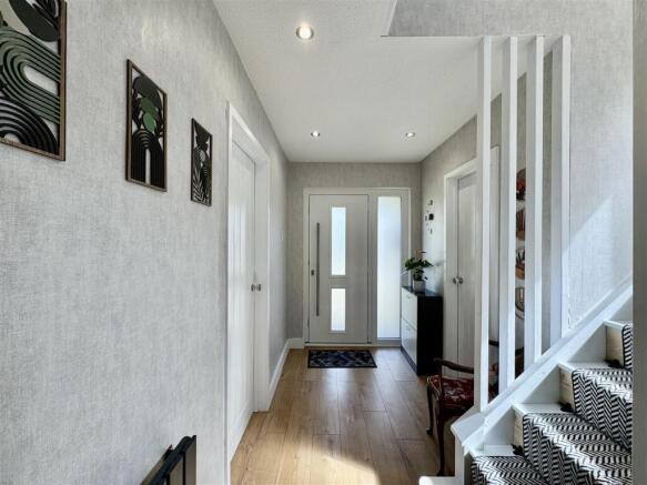 4 bed Detached for sale Image 6