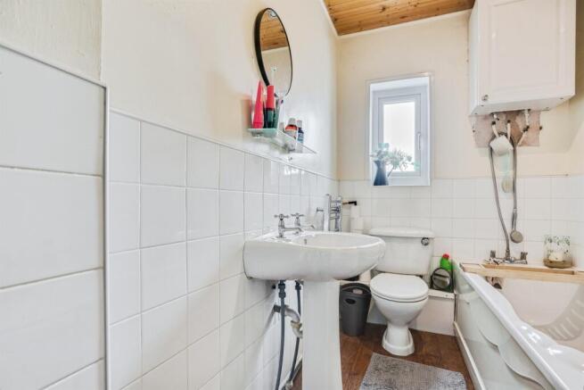 3 bed Terraced for sale Image 11