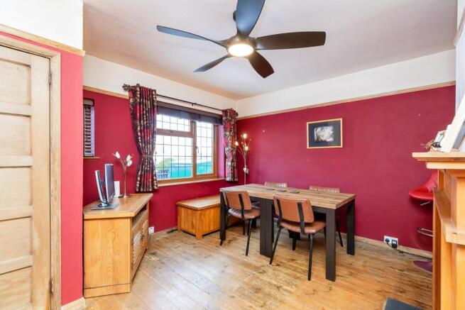 Lounge/Dining
