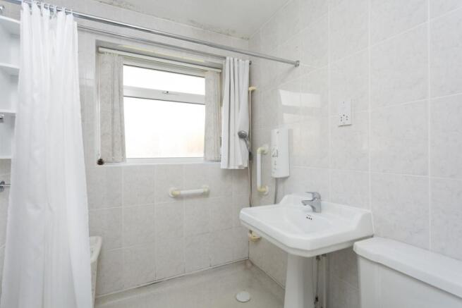 8 Fitzjohn Close-11.jpg