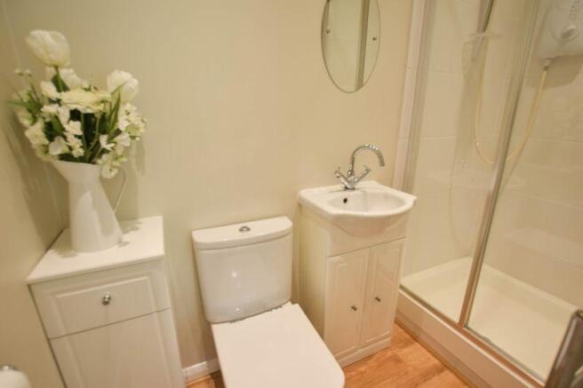 En suite showe...