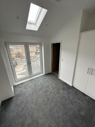 4 bed House for sale Image 10