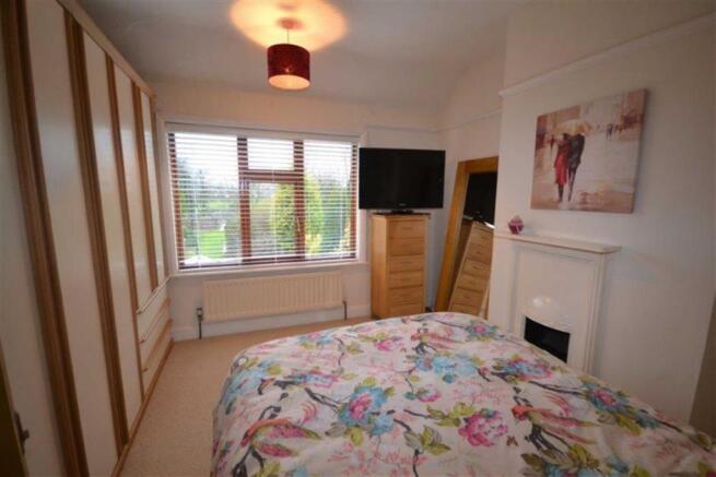 BEDROOM 2
