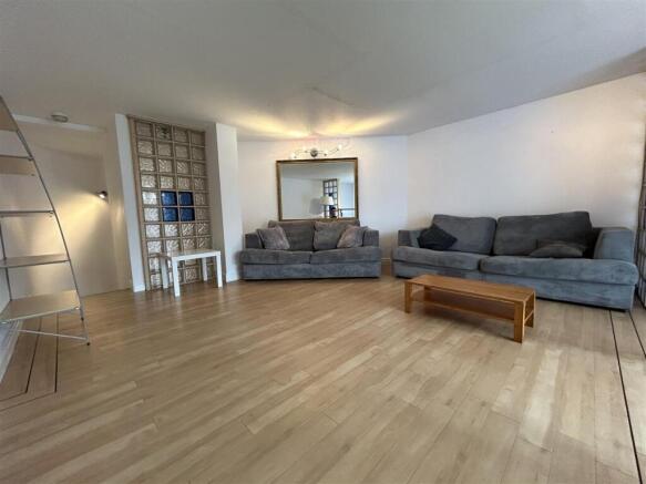 Livingroom (2).jpeg