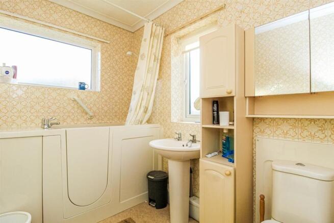 BATHROOM/W.C.