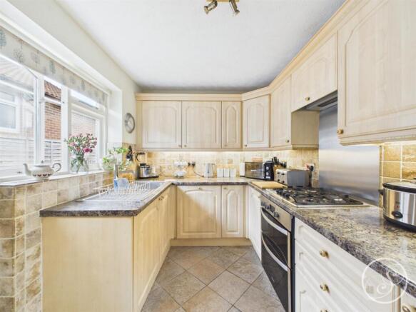 2 bed Bungalow for sale Image 5