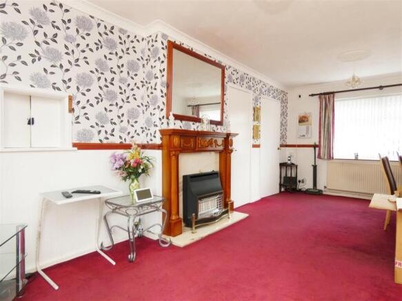 Lounge/Dining Room