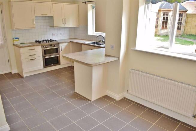 KITCHEN/BREAKFAST