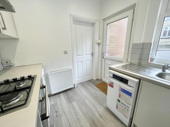 4 bed Not Specified to rent Image 4