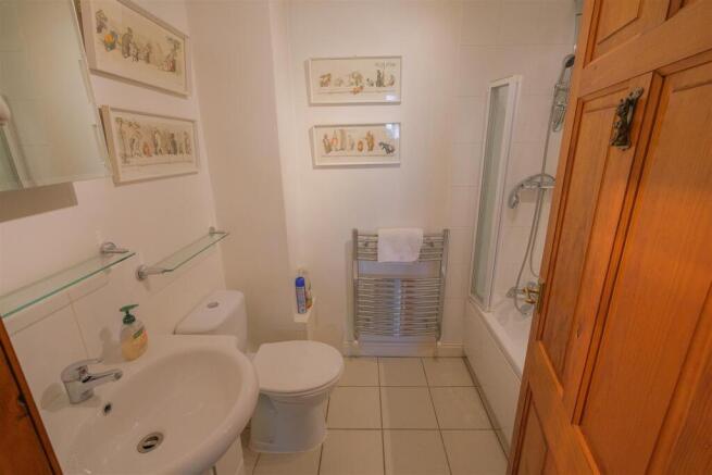 2 bed Apartment for sale Image 11