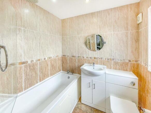 3 bed Terraced for sale Image 12