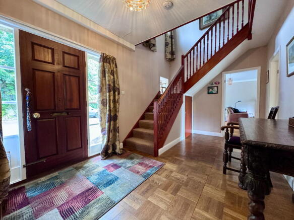 5 bed Detached for sale Image 7