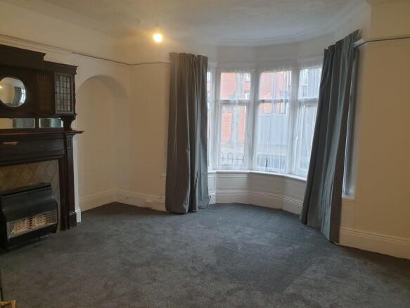 2 bed Apartment to rent Image 6